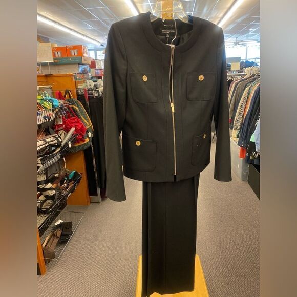 Jackets & Blazers - Jones NY Sz. 8/10 Black Pantsuit